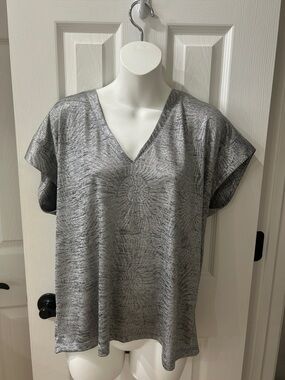 White House, black market size large women’s blouse